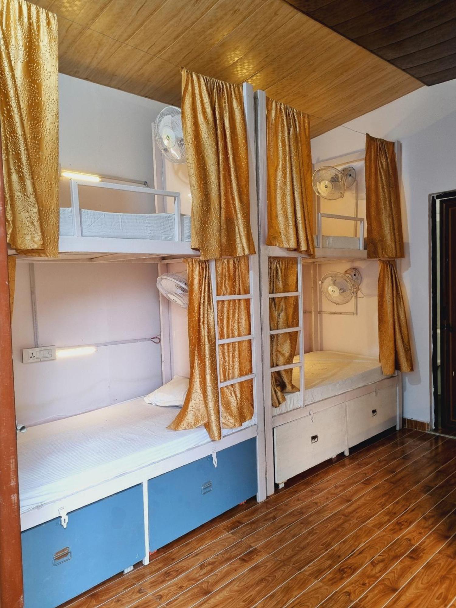 Landlopers Hostel Rishīkesh Екстериор снимка