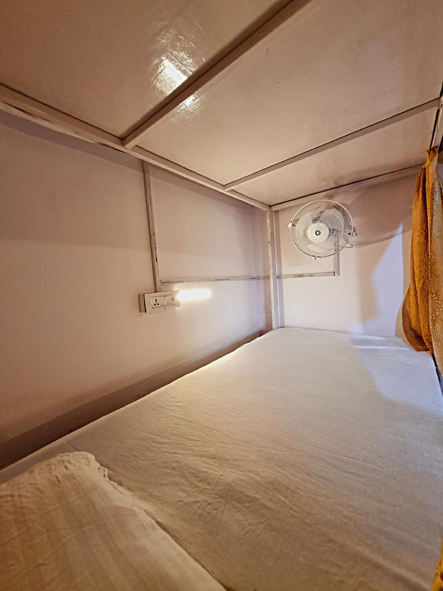 Landlopers Hostel Rishīkesh Екстериор снимка