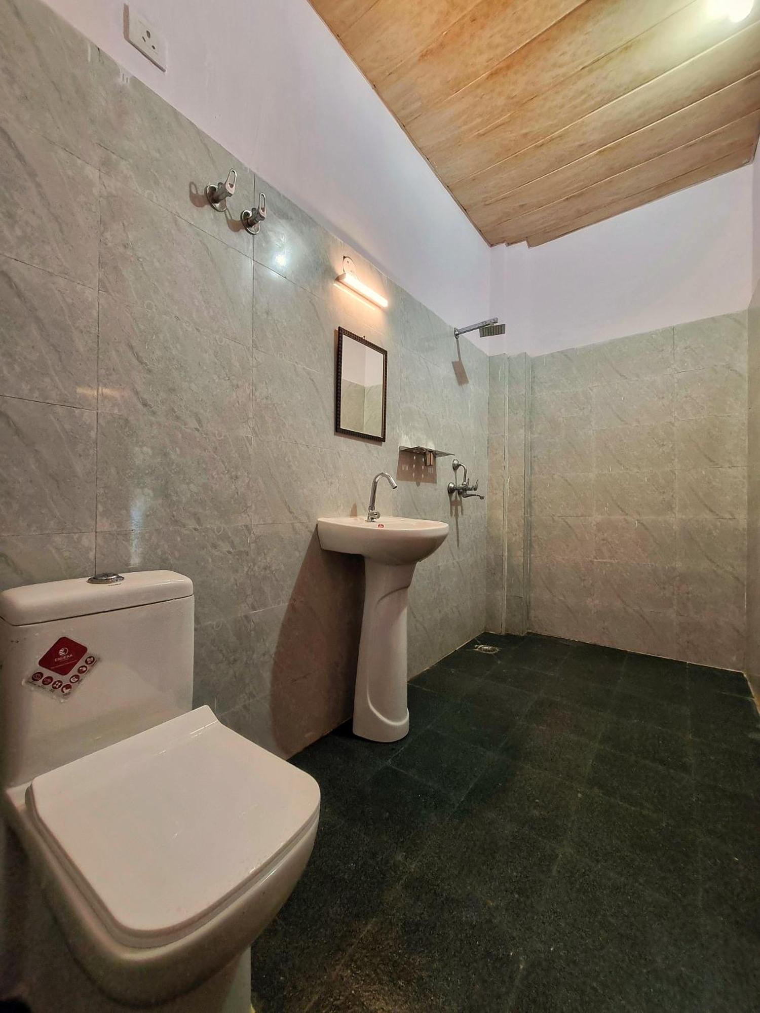 Landlopers Hostel Rishīkesh Екстериор снимка