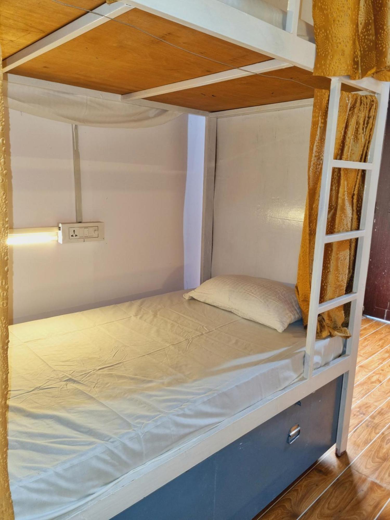 Landlopers Hostel Rishīkesh Екстериор снимка