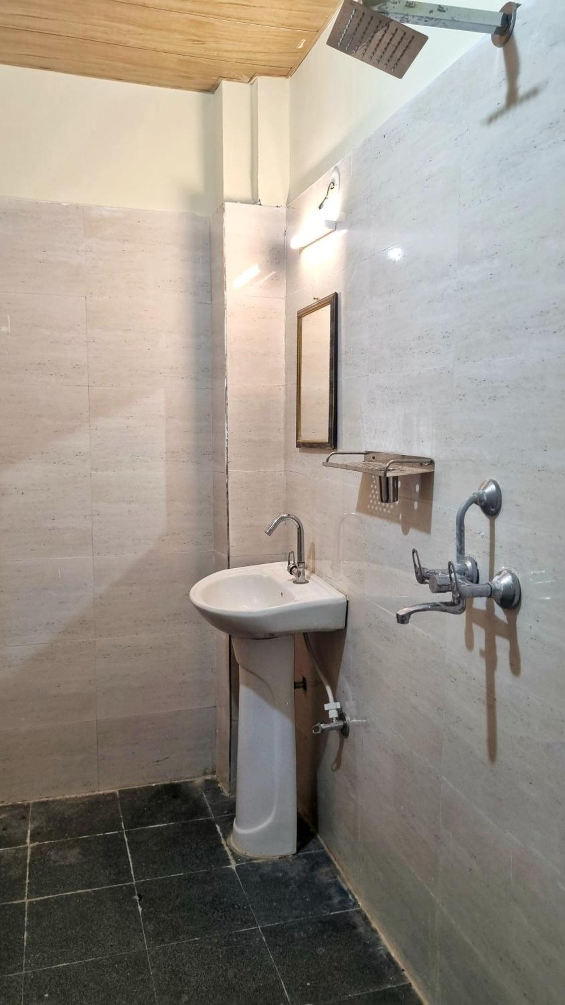 Landlopers Hostel Rishīkesh Екстериор снимка