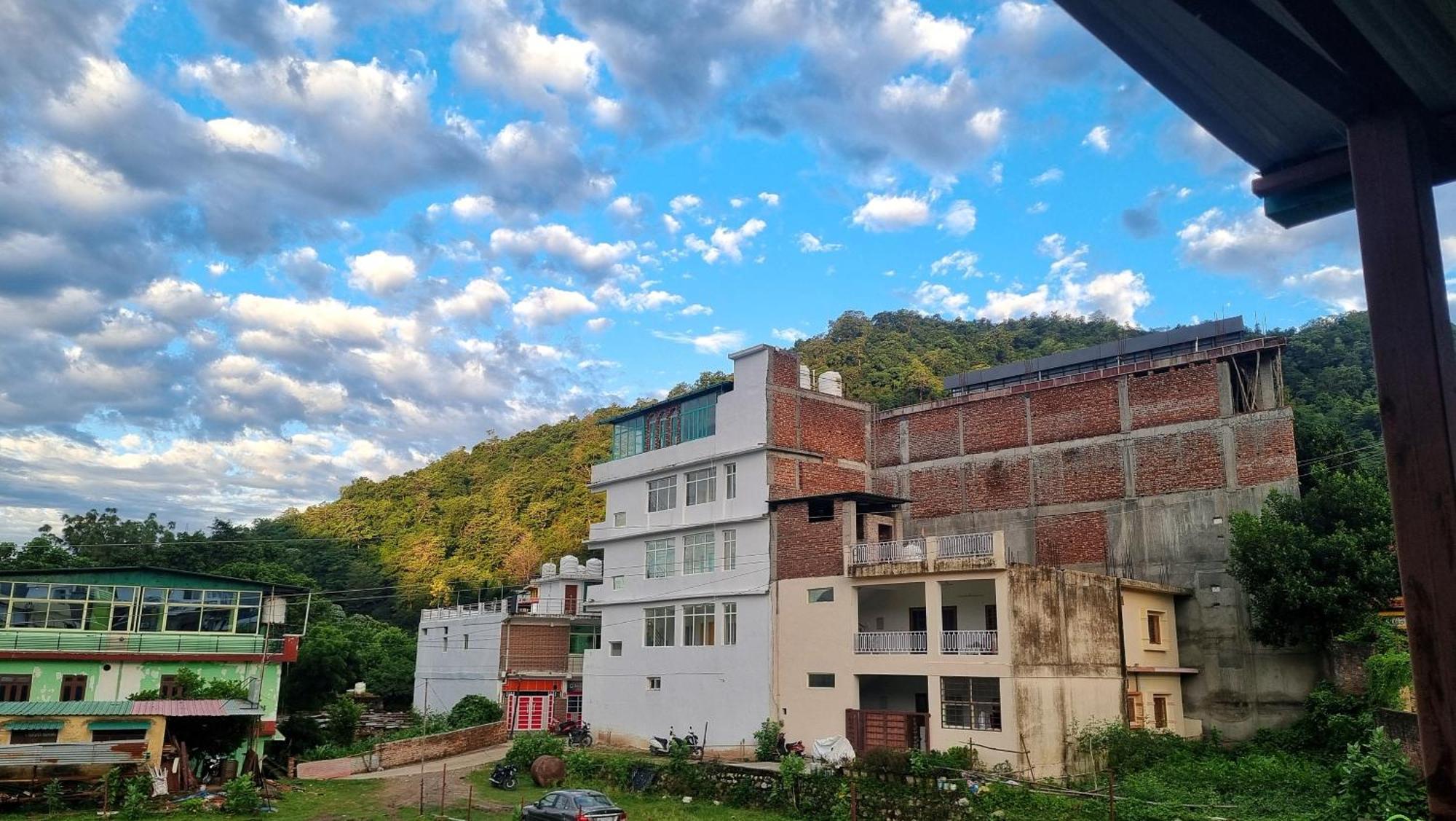 Landlopers Hostel Rishīkesh Екстериор снимка