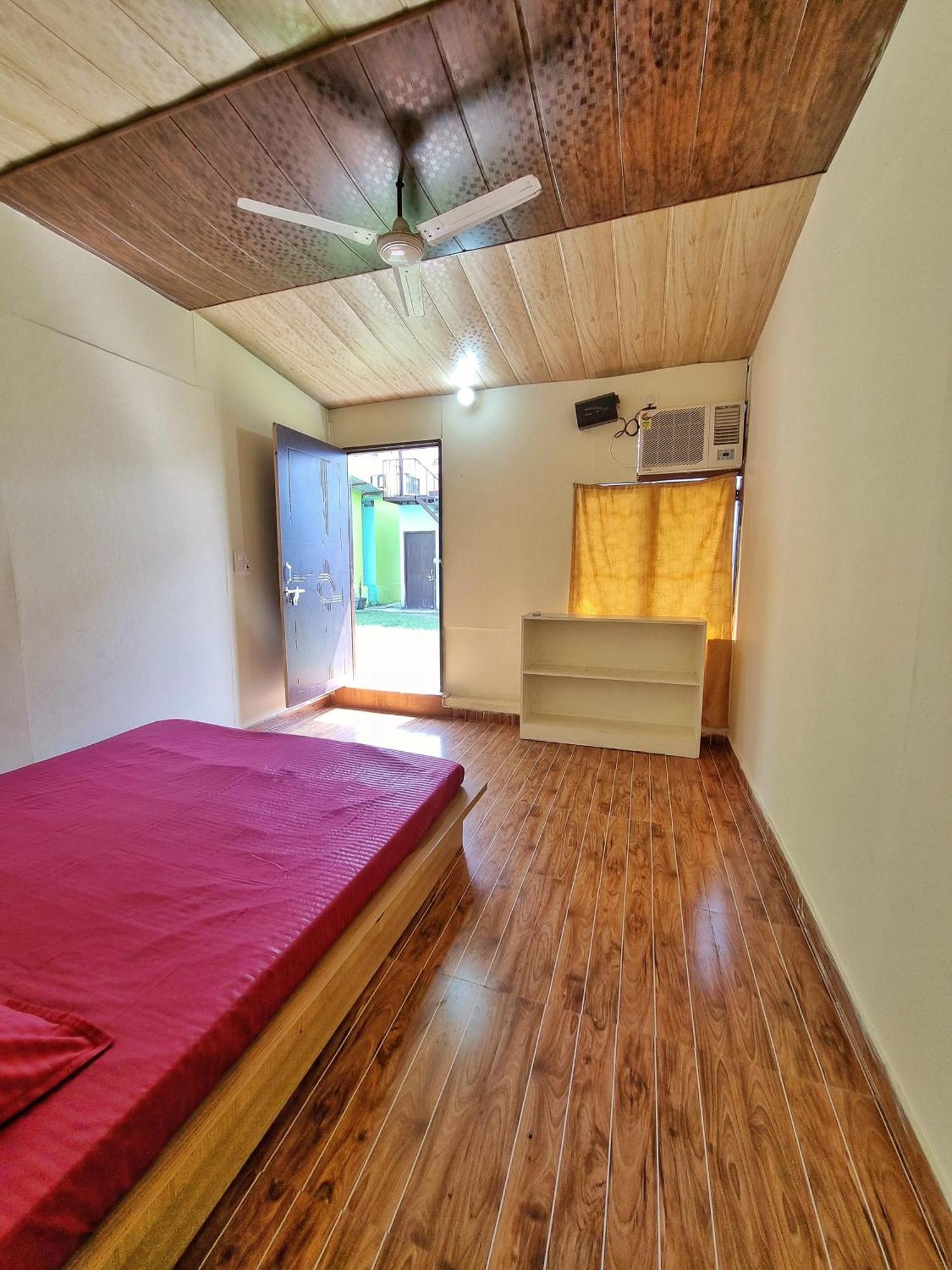 Landlopers Hostel Rishīkesh Екстериор снимка