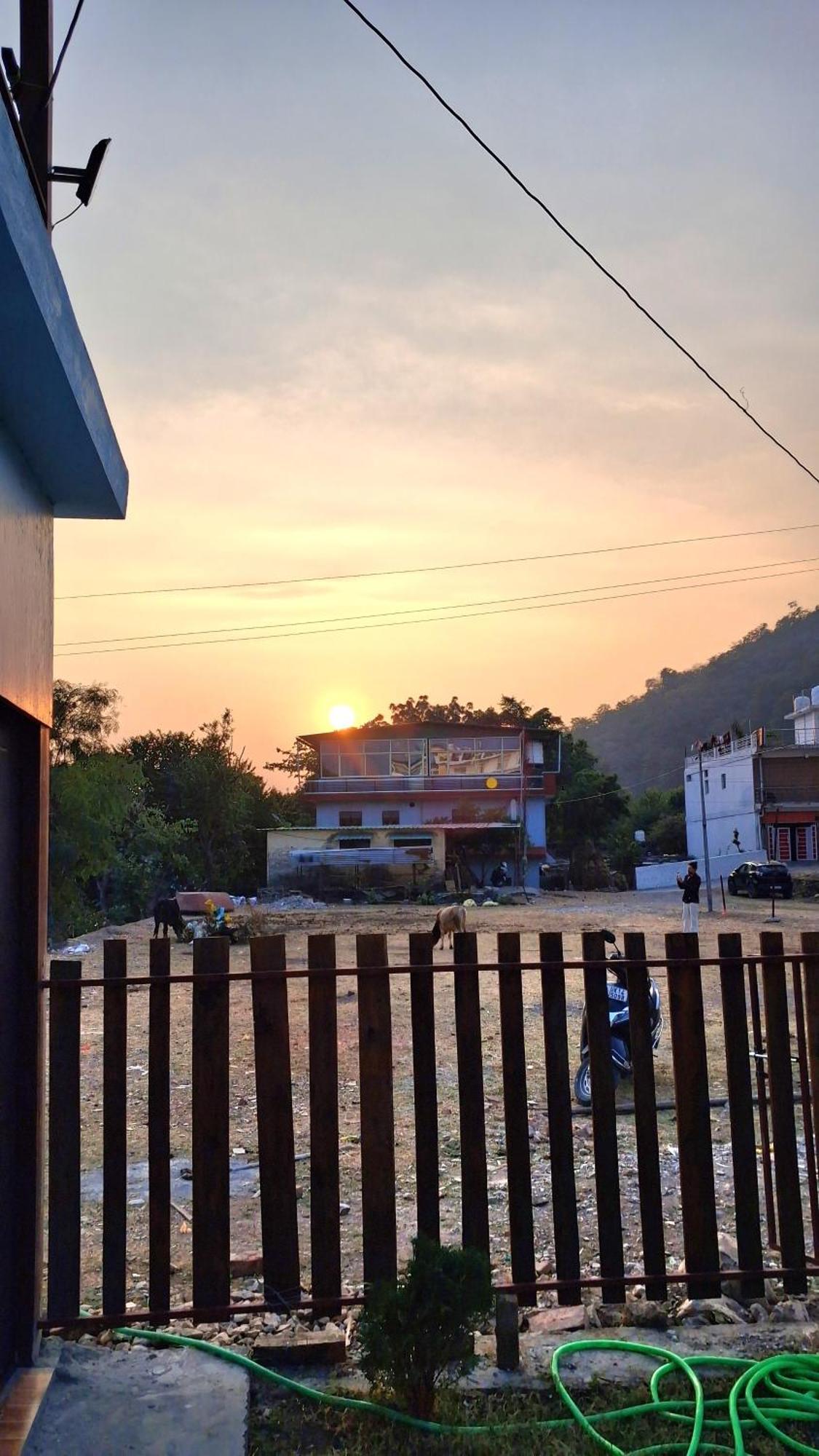 Landlopers Hostel Rishīkesh Екстериор снимка