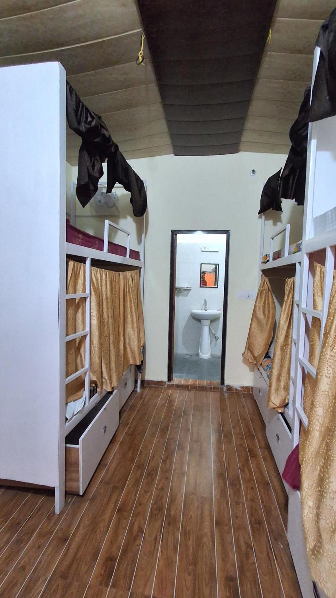 Landlopers Hostel Rishīkesh Екстериор снимка