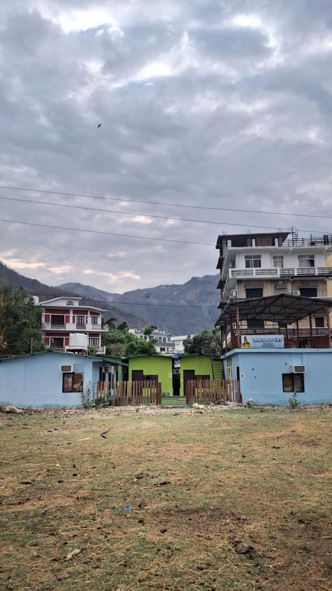 Landlopers Hostel Rishīkesh Екстериор снимка